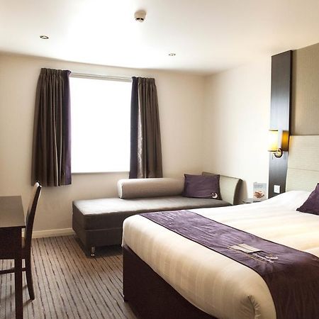 Premier Inn London Hendon - The Hyde Exterior photo