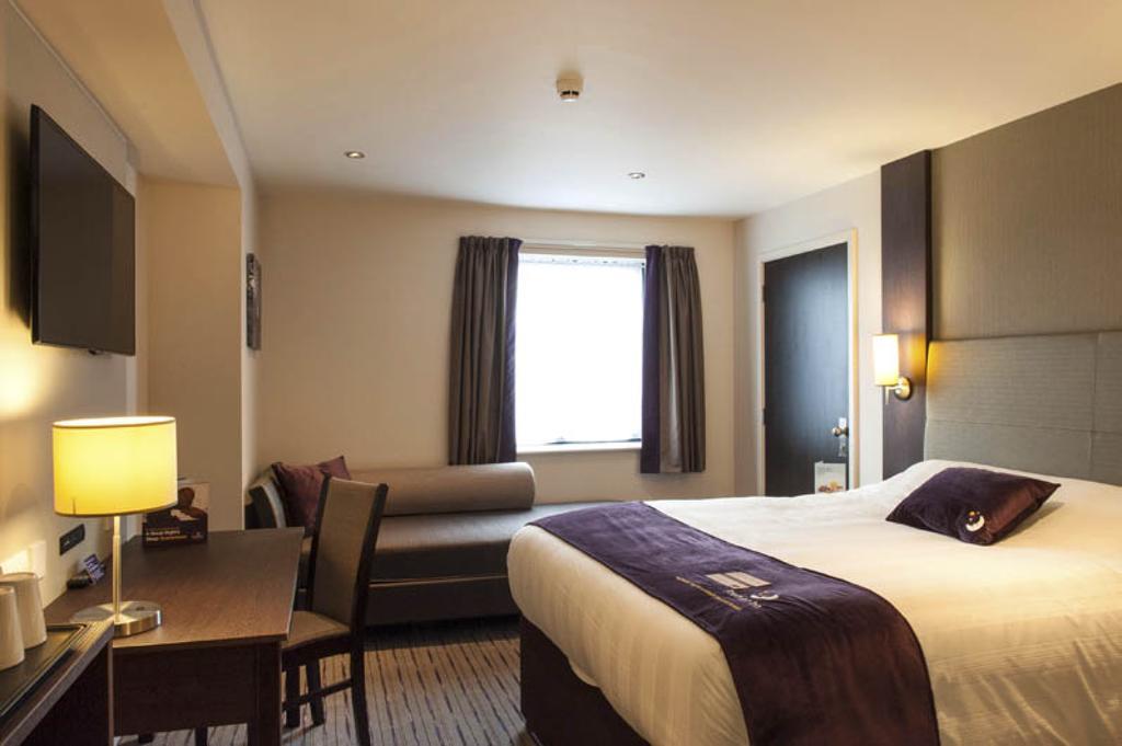 Premier Inn London Hendon - The Hyde Room photo