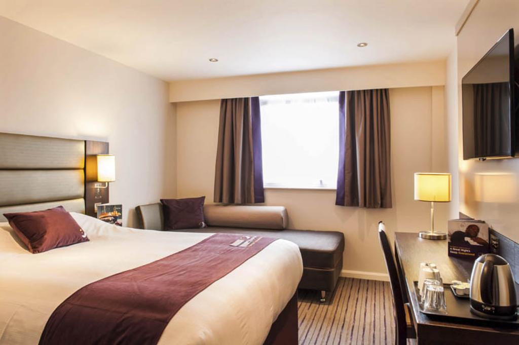Premier Inn London Hendon - The Hyde Room photo