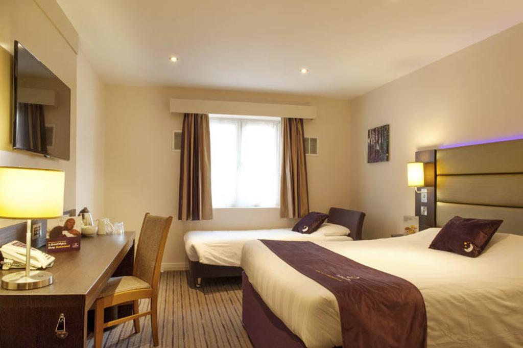 Premier Inn London Hendon - The Hyde Room photo