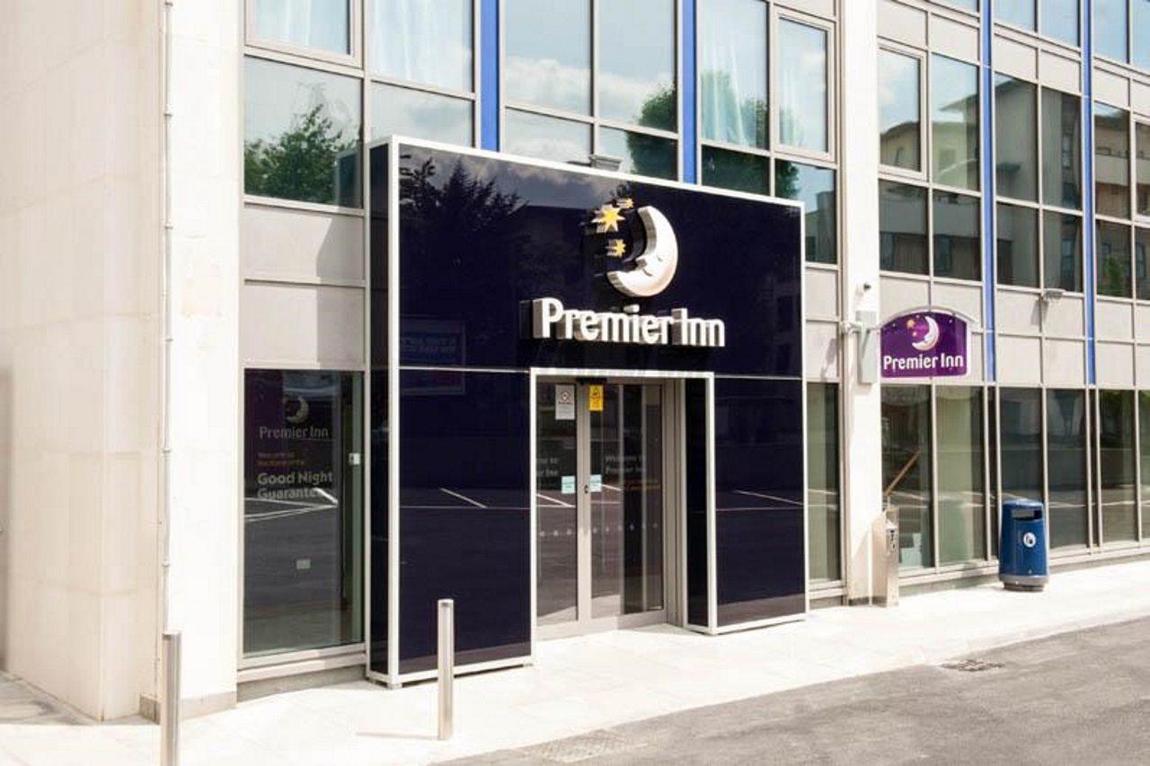 Premier Inn London Hendon - The Hyde Exterior photo
