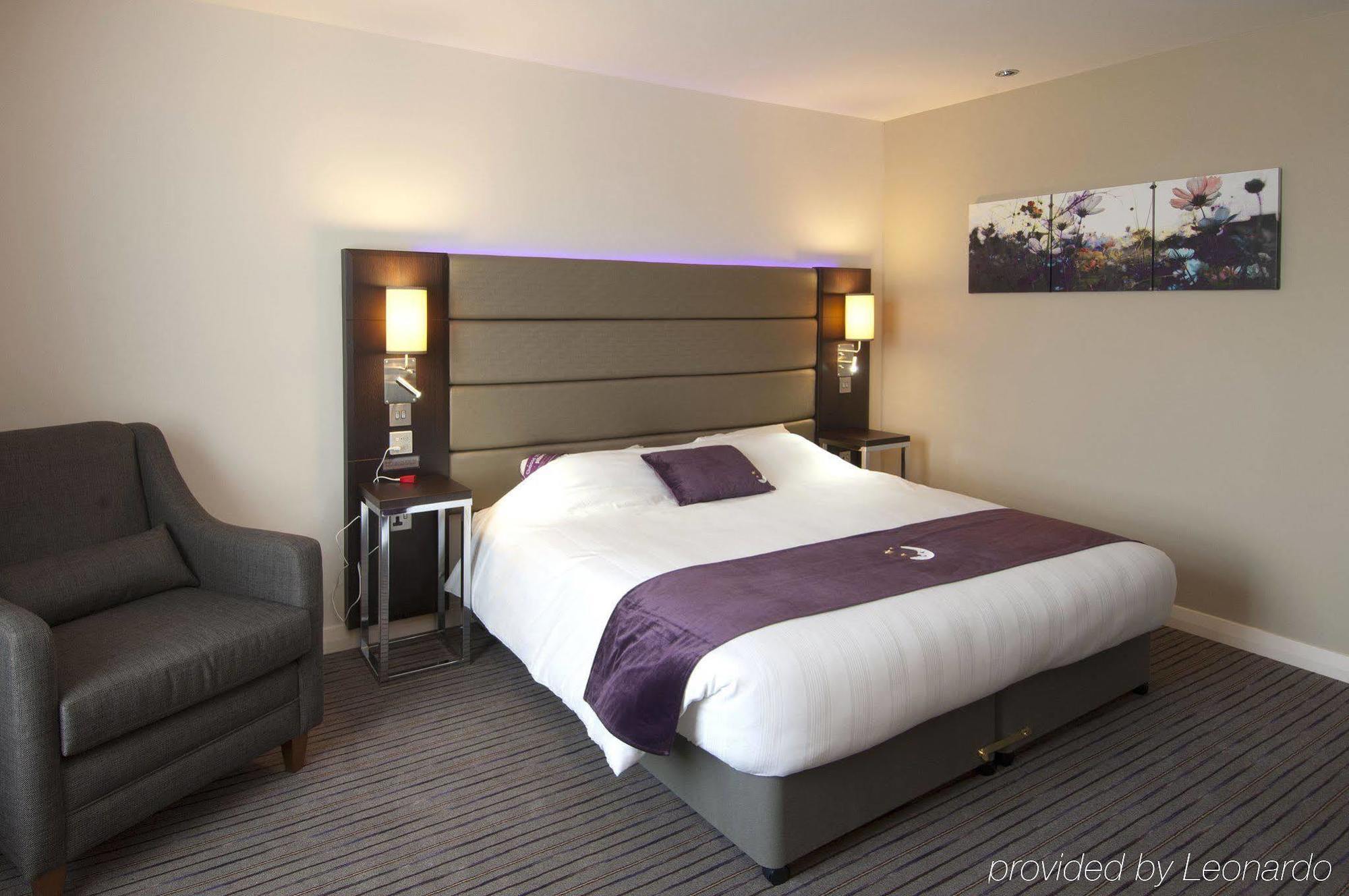 Premier Inn London Hendon - The Hyde Exterior photo