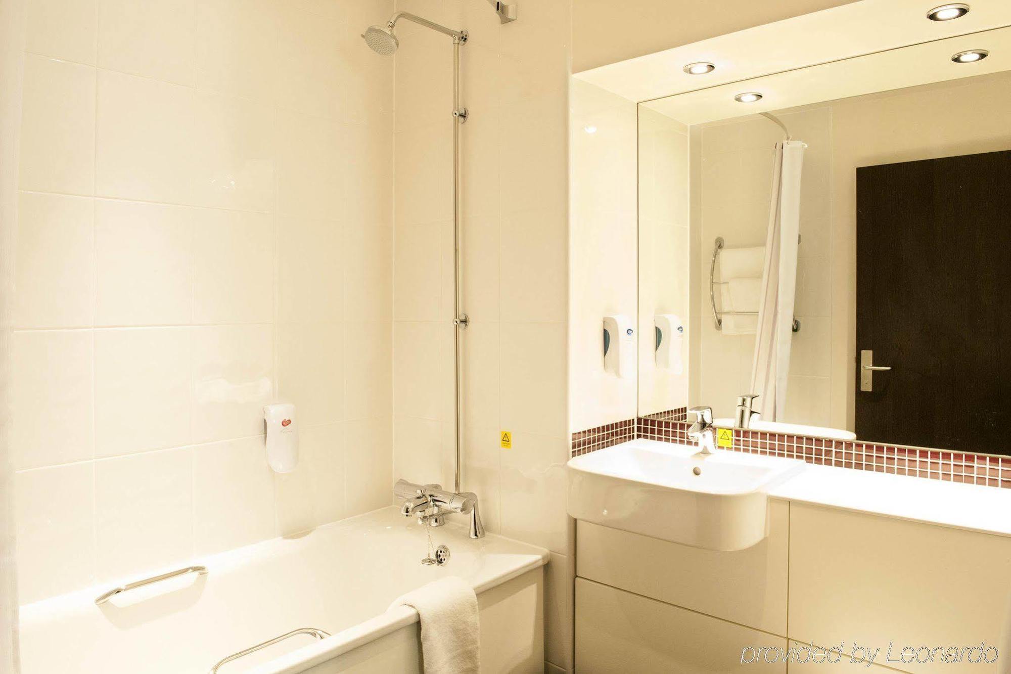 Premier Inn London Hendon - The Hyde Exterior photo